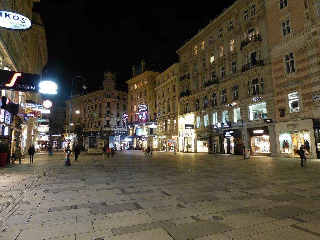 WENEN - de winkelstraat Kärntner Straße