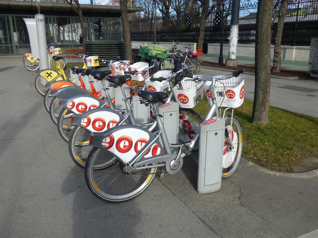 WENEN - enkele huurfietsen om de stad Wenen mee te verkennen