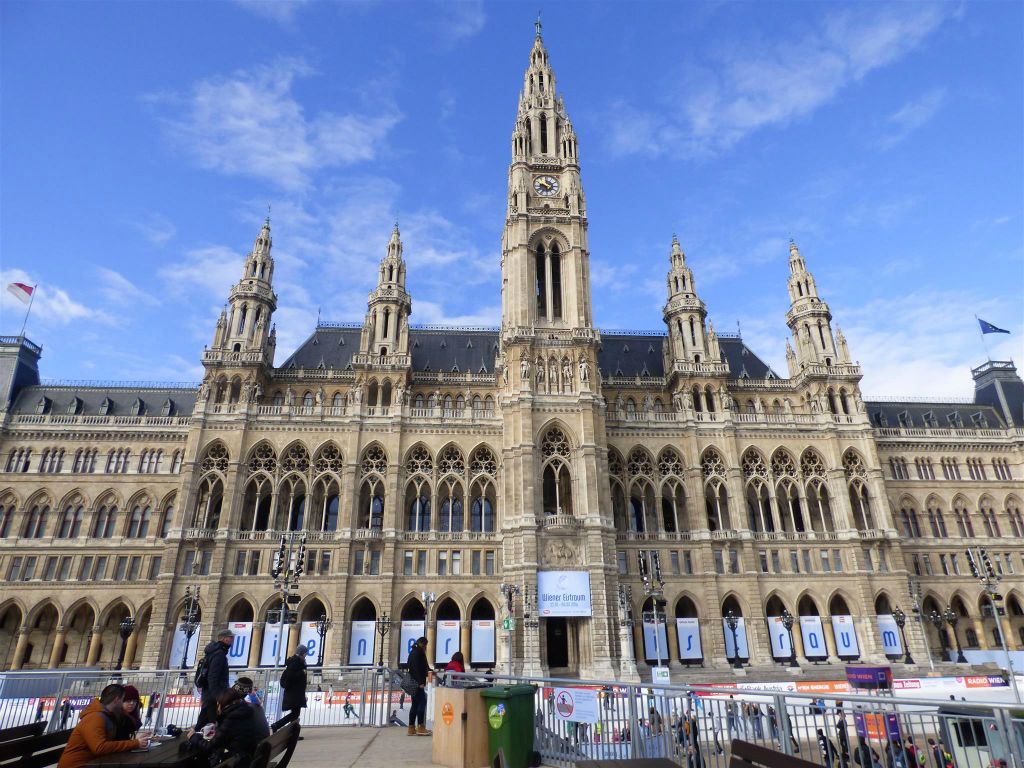 WENEN - het Wiener Rathaus uit 1883, het stadhuis