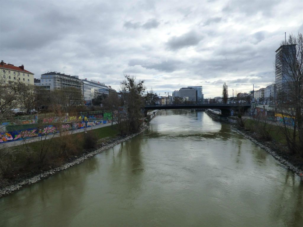 WENEN - uitzicht vanaf de Rossauer brug
