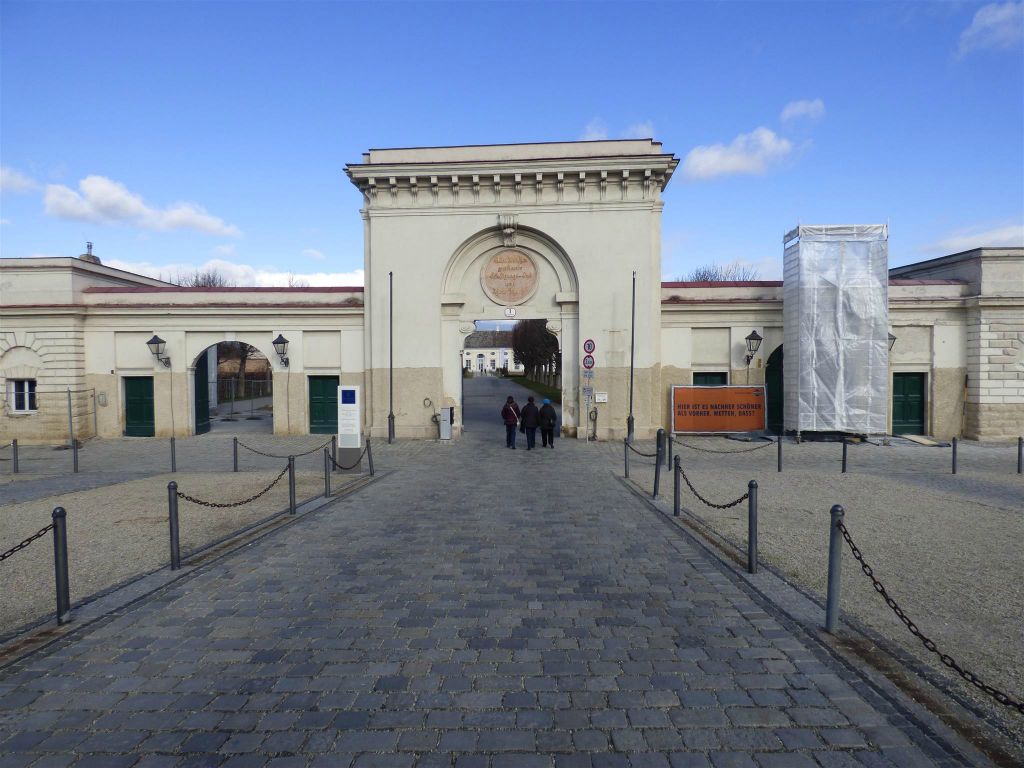 WENEN - de hoofdingang van het openbare park Augarten