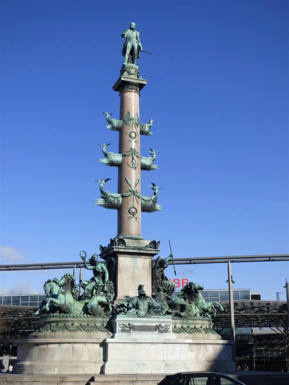 WENEN - het Tegetthoff-Denkmal, een monument van Wilhelm von Tegetthoff die vice-admiraal en de commandant van de Oostenrijkse en Oostenrijks-Hongaarse marine was in de jaren 1860