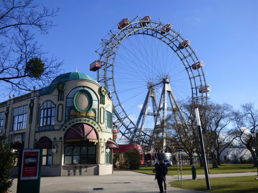 WENEN - het Weense reuzenrad uit 1897 met een diameter van 64,8 meter in het Wiener Prater park