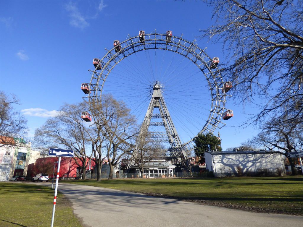 WENEN - het Weense reuzenrad uit 1897 met een diameter van 64,8 meter in het Wiener Prater park