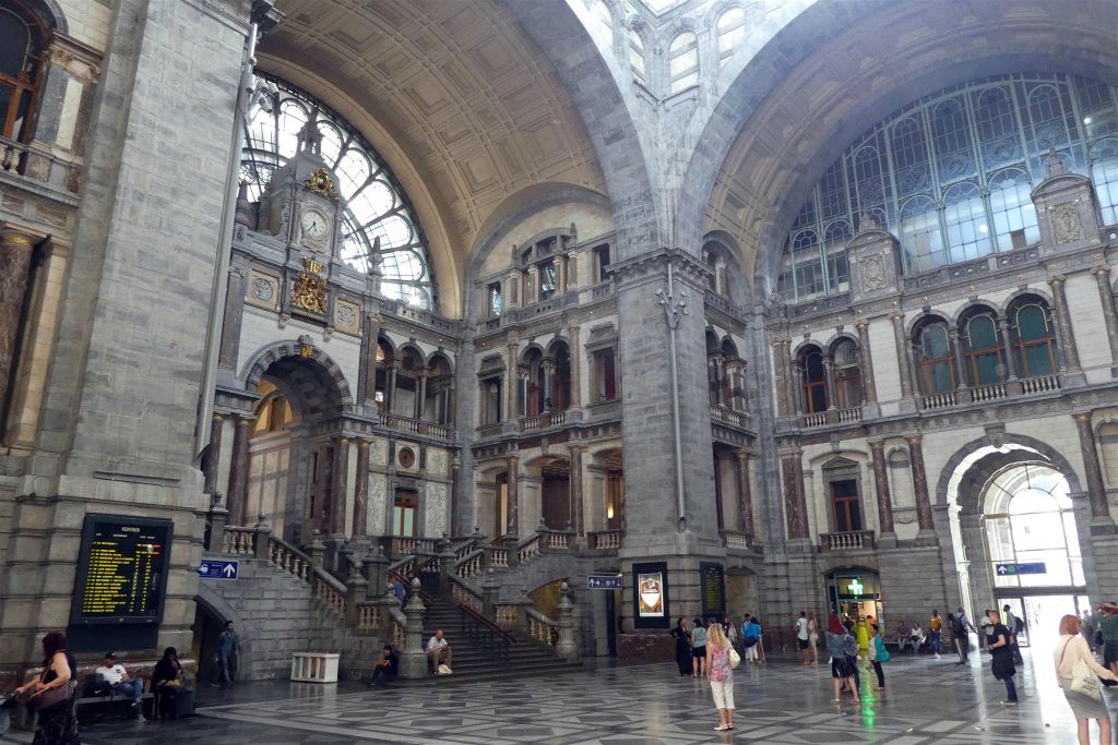 binnen in het station van Antwerpen