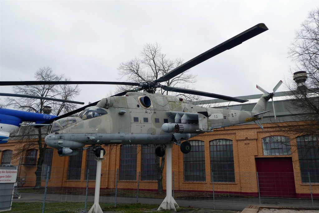 SPEYER - een Mil Mi-24 Russische gevechtshelikopter bij het Technik museum Speyer