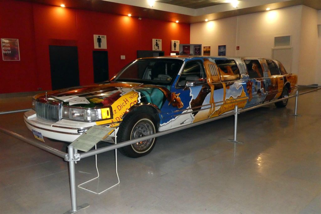 SPEYER - een Ford Lincoln limousine uit 1993 bij het Technik museum Speyer