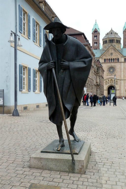 SPEYER - een bronzen beeld van de Jakobspilger