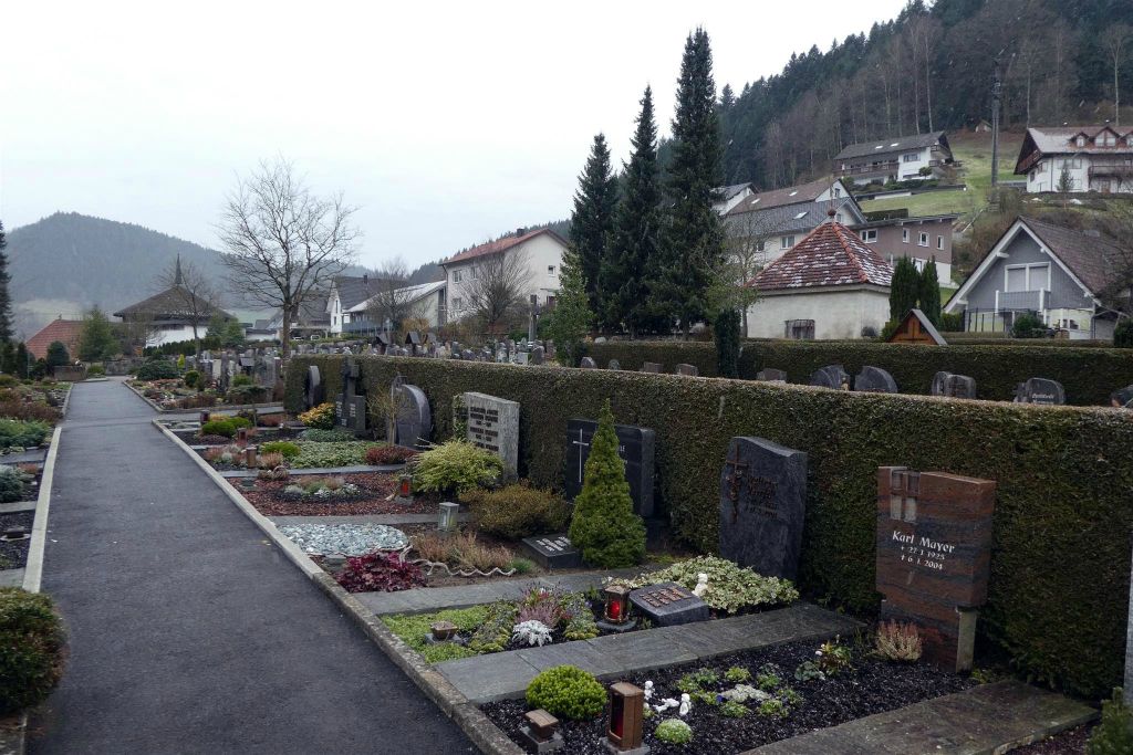OBERWOLFACH - de begraafplaats van de St. Bartholomeus kerk