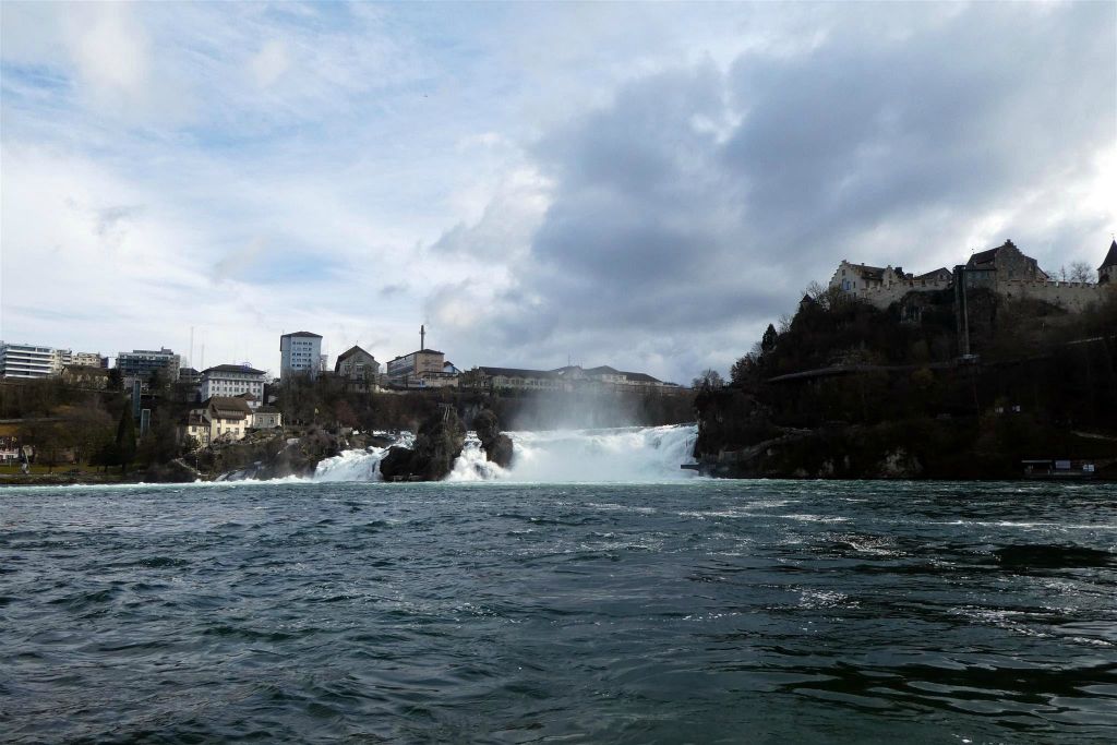 SCHAFFHAUSEN (ZWITSERLAND) - de Rheinfall, de grootste waterval van Europa