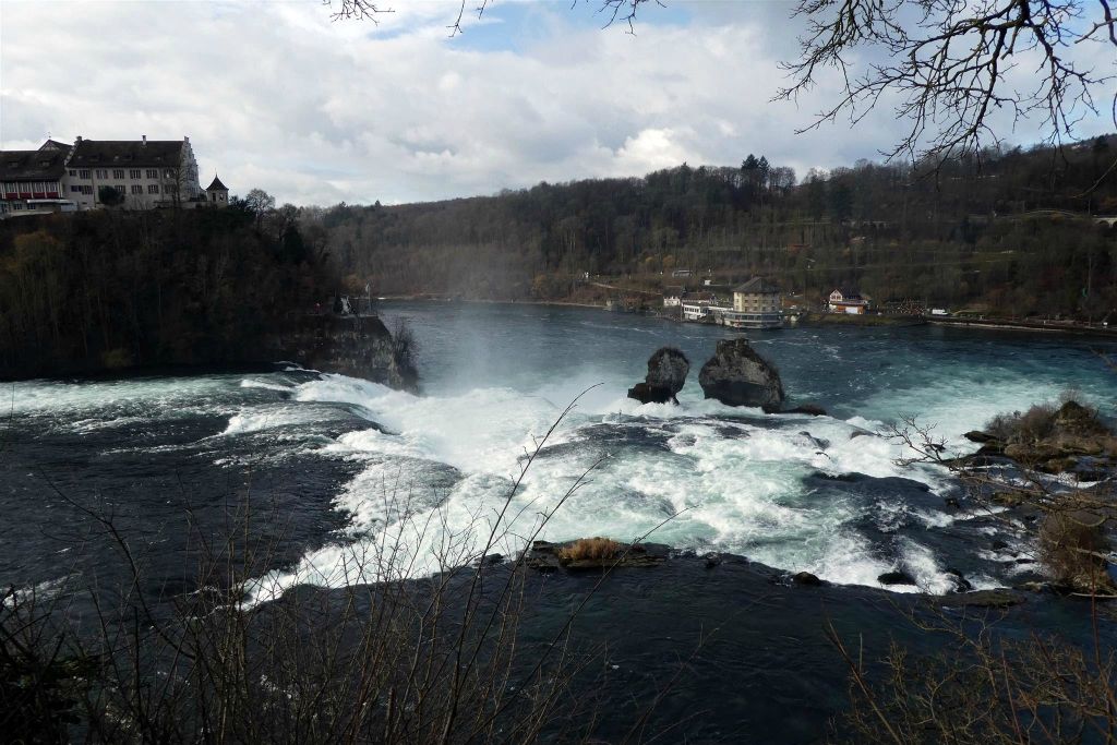 SCHAFFHAUSEN (ZWITSERLAND) - de Rheinfall, de grootste waterval van Europa