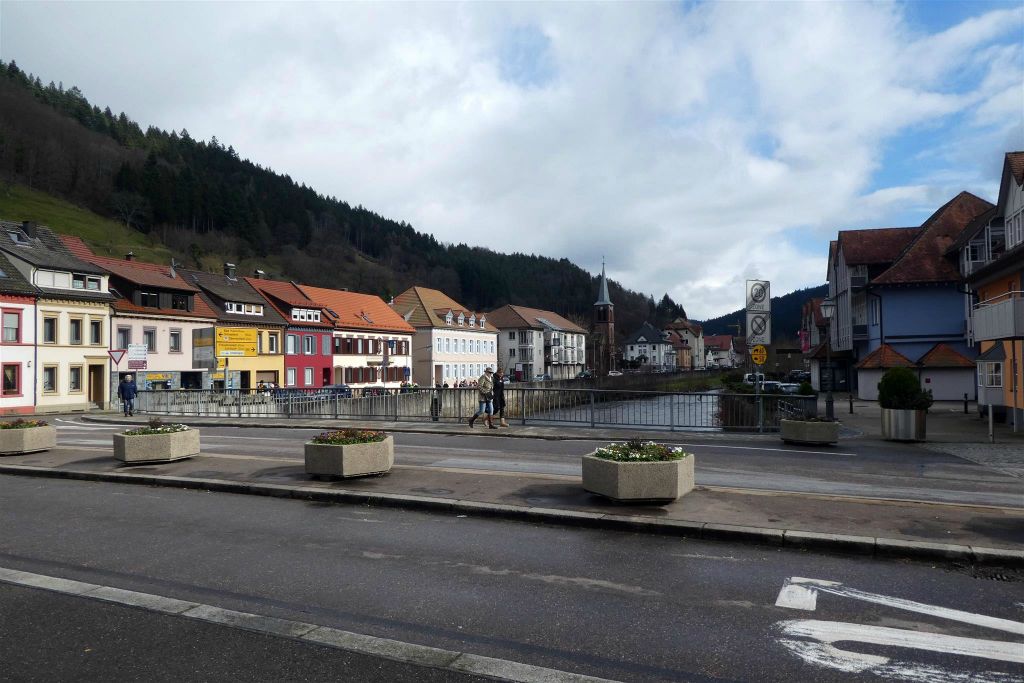 WOLFACH - een brug over de Kinzig rivier