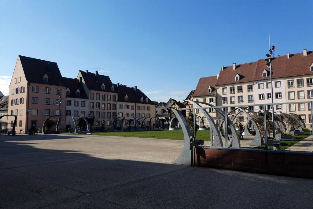 COLMAR (FRANKRIJK) - het plein Place de la Montagne Verte