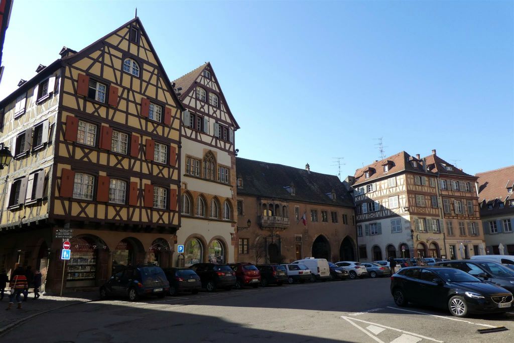 COLMAR (FRANKRIJK) - het plein Place de la Cathédrale