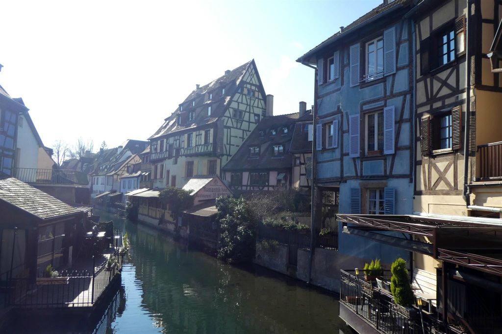 COLMAR (FRANKRIJK) - enkele huizen aan de rivier Launch