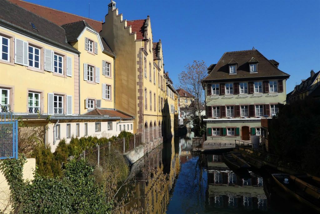 COLMAR (FRANKRIJK) - enkele huizen aan de rivier Launch