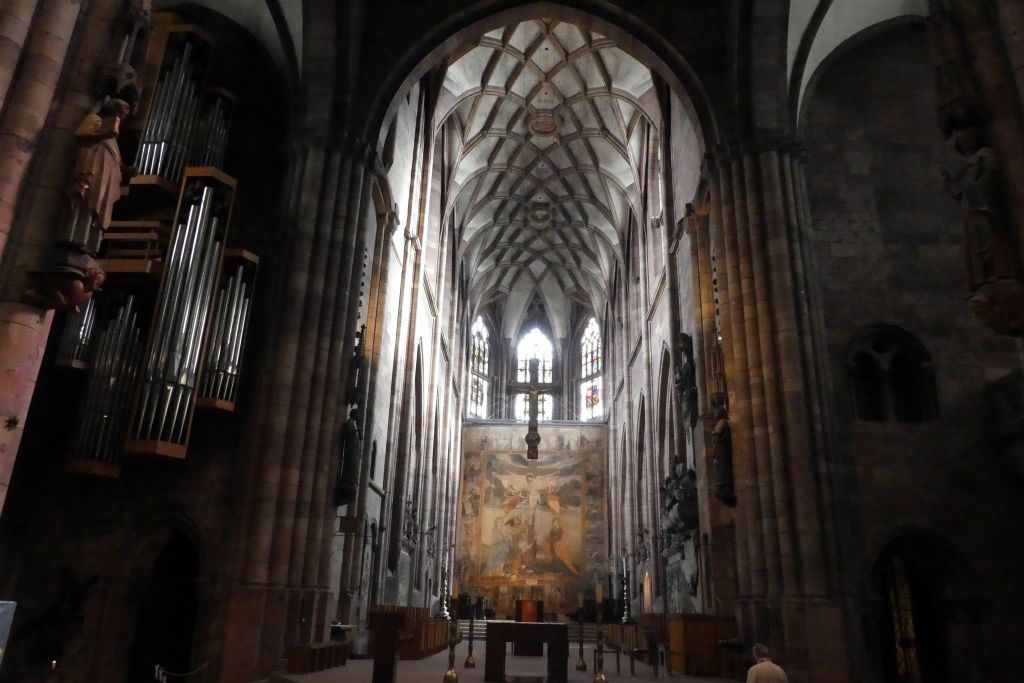 FREIBURG - binnen in het Munster van Freiburg