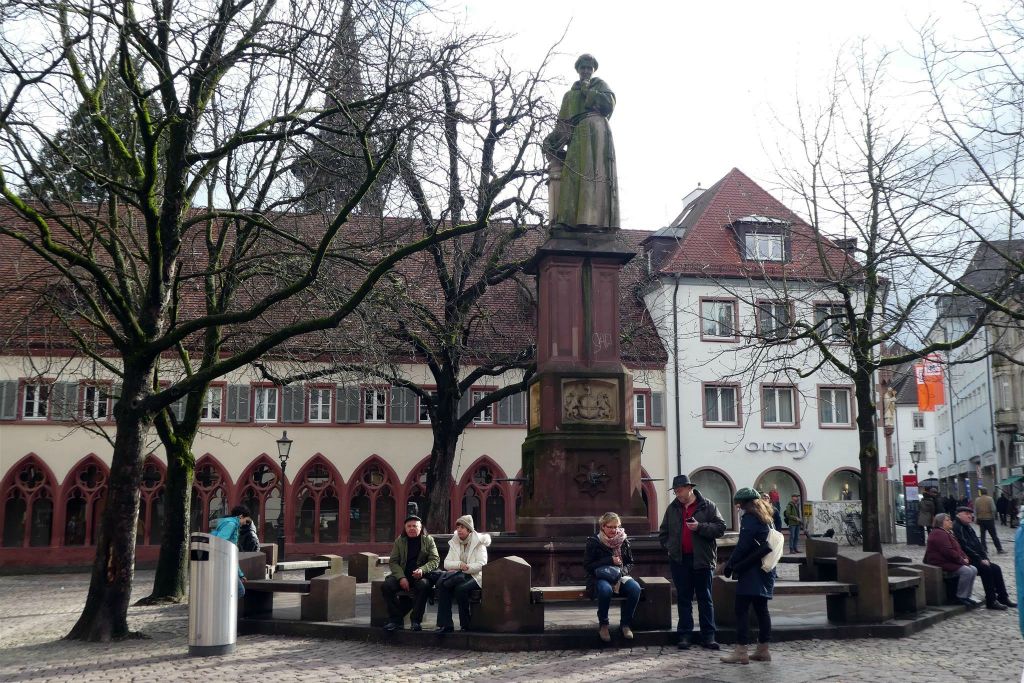 FREIBURG - het Berthold Schwarz monument