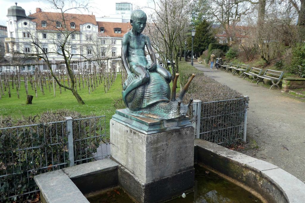 FREIBURG - de slakken rijder fontein