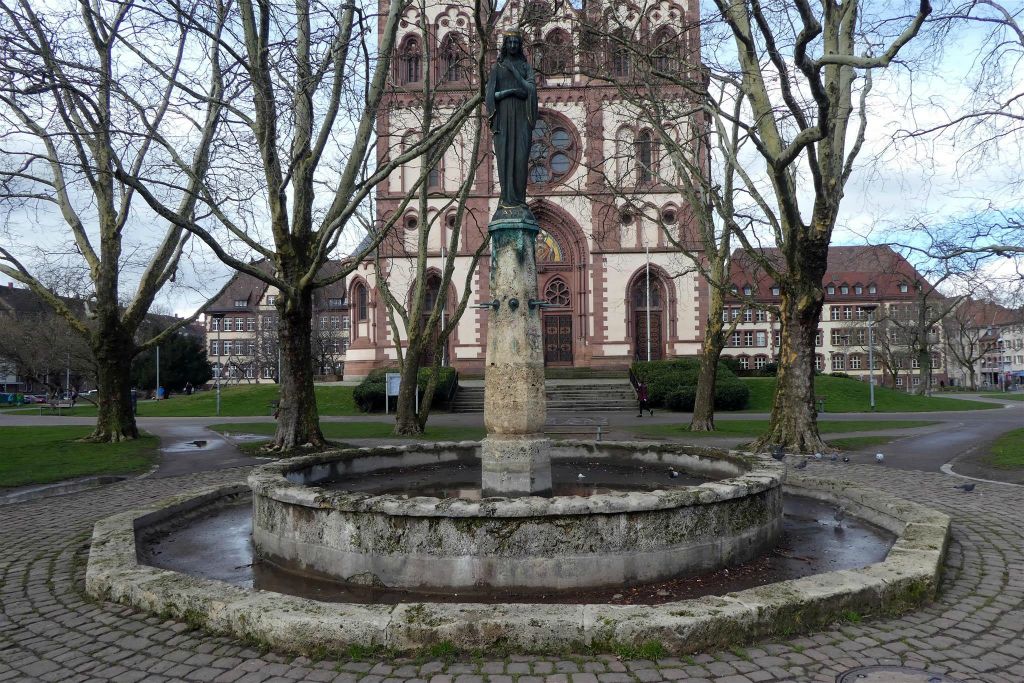 FREIBURG - de maria fontein voor de Heilig Hartkerk
