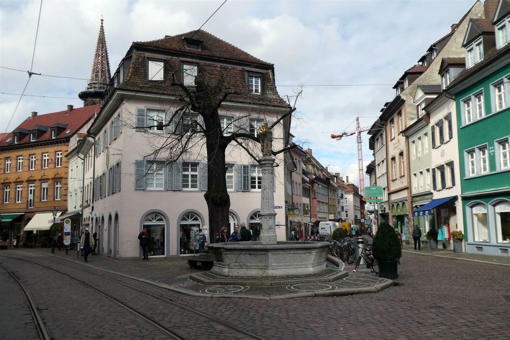 FREIBURG - de Oberlinden fontein